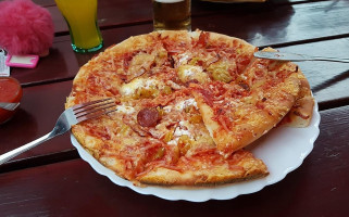 Hajdú Andrásné Kaiser Pizzéria és Panzió food