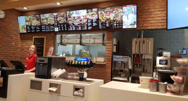 Kfc Vecsés Tesco Ferihegy inside