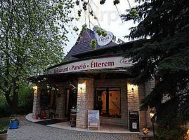 Tercia Hubertus Etterem outside